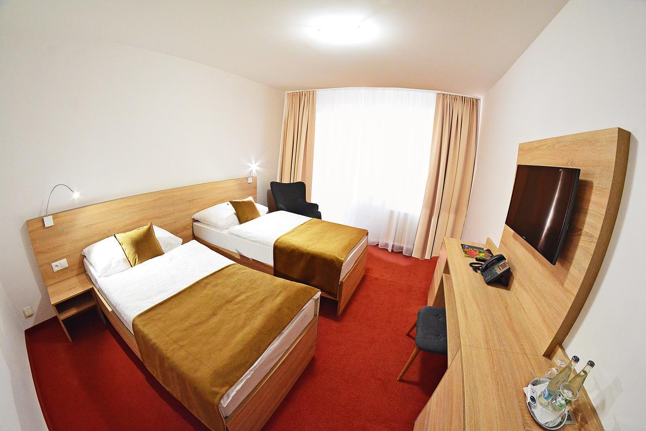 Alexandra Sport Hotel Пухов Экстерьер фото