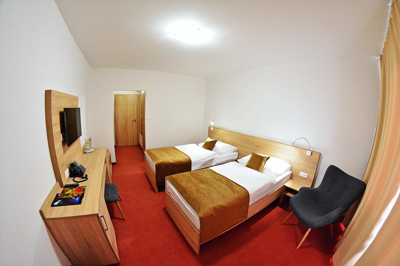 Alexandra Sport Hotel Пухов Экстерьер фото